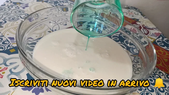 Amalgamare bene tutti gli ingredienti.