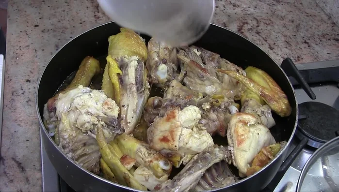 Sfumare con mezzo bicchiere di vino bianco secco [209.32]