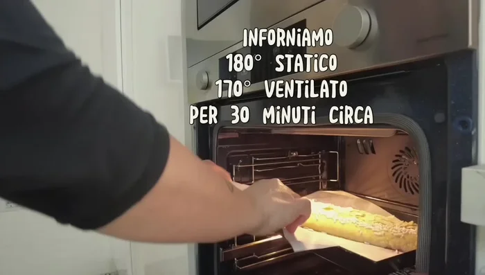 Infornare a 180°C (statico) o 170°C (ventilato) per 30-35 minuti, o fino a doratura. Assicurarsi che sia cotta all'interno.