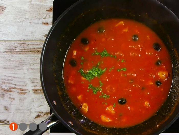 Cuocere le penne in acqua salata.