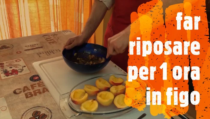 Far riposare il ripieno in frigorifero per almeno un'ora.