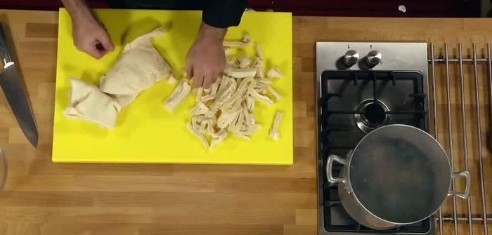 Scottate la trippa in acqua bollente per 5 minuti. (7.279)
