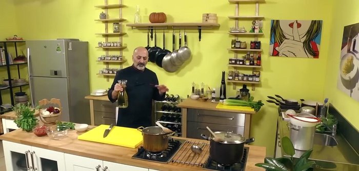 Sfumate con il vino e lasciate evaporare l'alcol. (181.92)