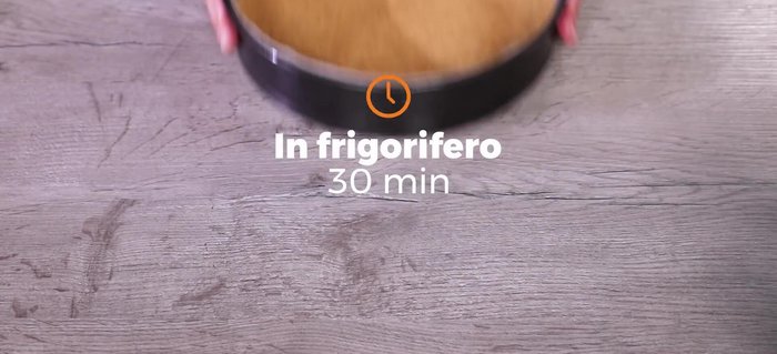 Mettere in frigo a rassodare per circa 30 minuti.