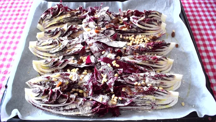 Infornare a 180°C per circa 18 minuti. Coprire con carta forno per evitare che le foglie si brucino. [343.33]