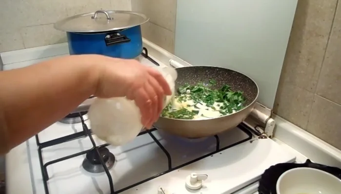 Aggiungere un po' di latte per stemperare il sapore.