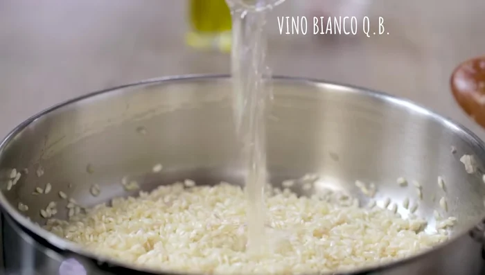 Sfumare con il vino bianco (361.22).