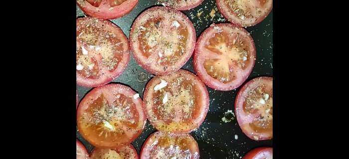 Condire con olio extravergine d'oliva.