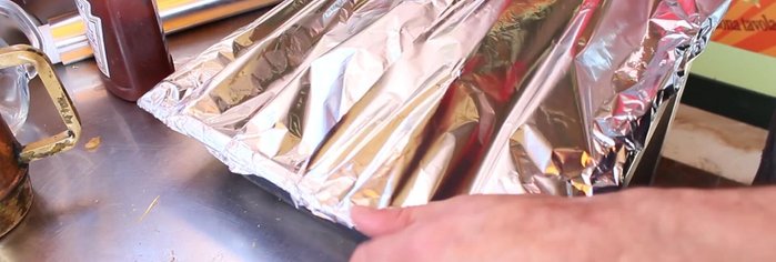 Cuocere in forno a 200 gradi per circa 1 ora e 15 minuti, coperto con carta alluminio (211.959).