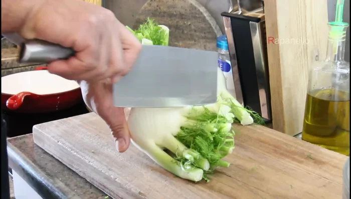 Scaldare una padella a fuoco basso (36.0).