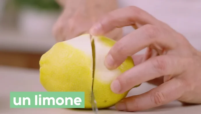 Aggiungere il succo di 1 limone (circa 100 ml).