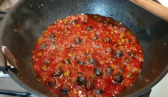 Assaggiare e aggiungere sale se necessario.