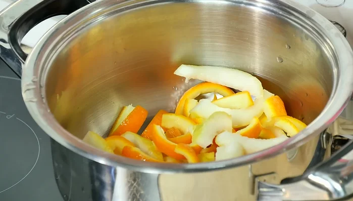 Pesare le scorze dopo l'ammollo (es. 270g).