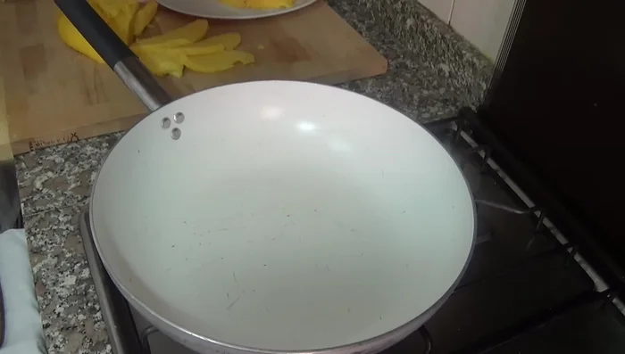 In una padella, fate sciogliere il burro con un filo d'olio (167.56).