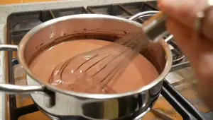 Budino al cioccolato cremoso: ricetta facile per bambini