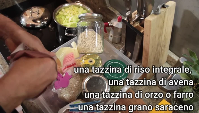 Aggiungere riso integrale, avena, grano saraceno, orzo, piselli secchi, lenticchie, ceci/fagioli.