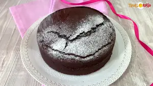 Torta al Cacao Alta e Sofficissima: Ricetta Facile e Veloce
