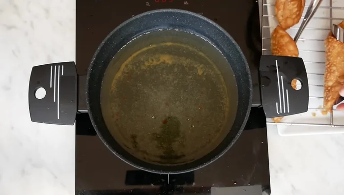 Alternativa al forno: Cuocere i cannoli in forno ventilato a 200°C per 15 minuti. [258.82]