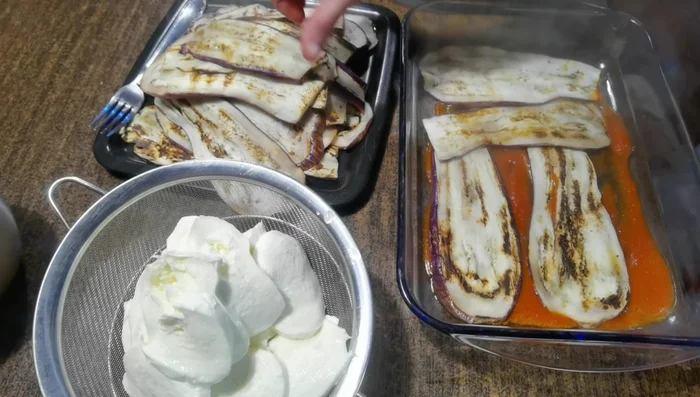 Ripetere gli strati fino ad esaurimento degli ingredienti.