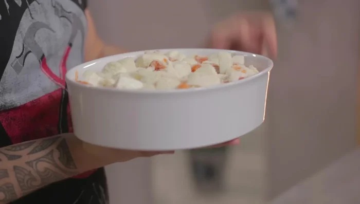 Gratinare: cuocere in forno a 250 gradi in modalità grill per circa 5 minuti, fino a formare una crosticina dorata (273.949).