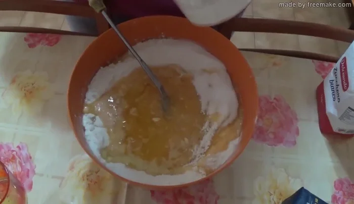 Aggiungete il bicarbonato e mescolate bene fino ad ottenere un composto omogeneo.