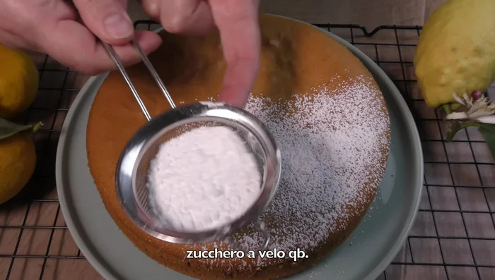 Decorazione: Prima di servire, spolverare con zucchero a velo.